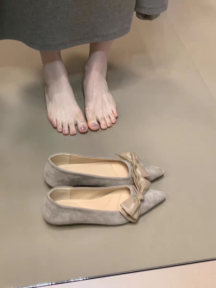 Suede Pointed-Toe Flats with Bow – Soft & Chic