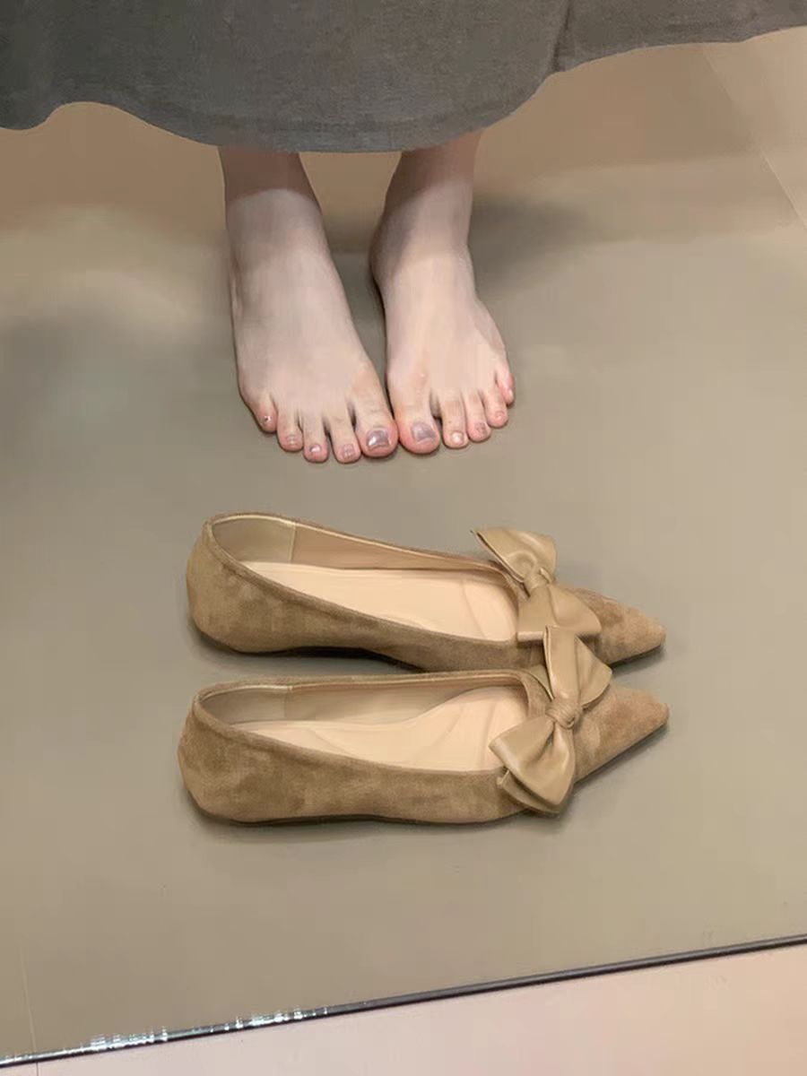 Suede Pointed-Toe Flats with Bow – Soft & Chic