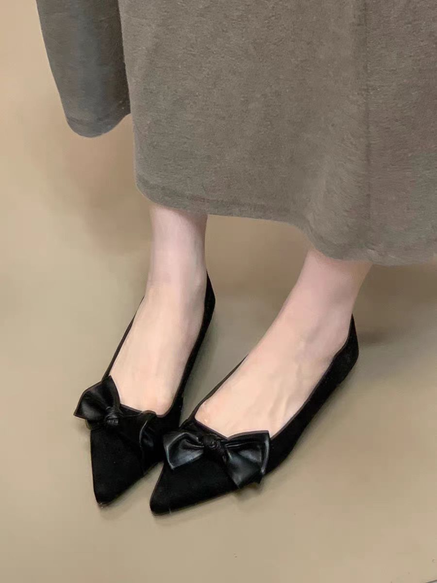 Suede Pointed-Toe Flats with Bow – Soft & Chic